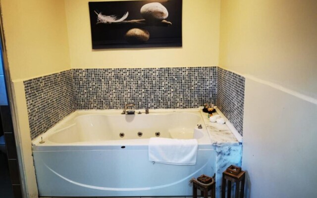Villa Near Sapanca Lake With Jacuzzi Shared Pool