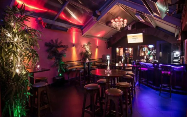 Ewings Bar & Self-Catering Accommodation