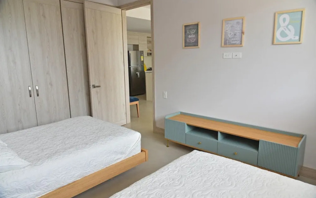 Spacious Apartment in a Modern Condominium w Lovely View