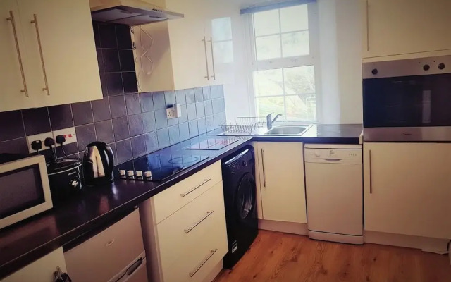Spacious Bright & Modern Living