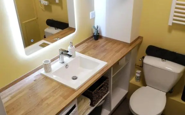 Joli studio - Parking Privé - WIFI