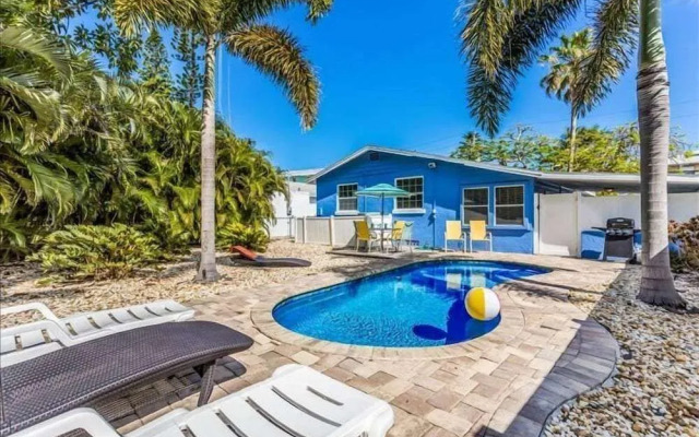 Violetta 3 Bedroom Home by RedAwning