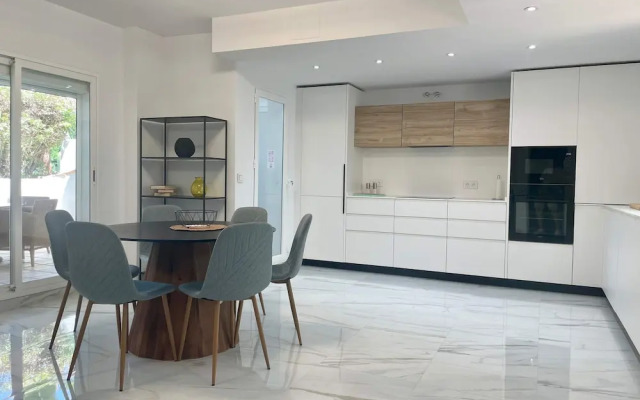 Modern 3 Bedroom Pool Access Apartment F-7