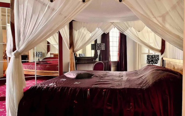 Luxury Family Residence With Free Parking