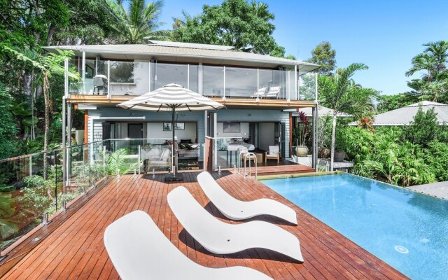 Belle Escapes - Trinity Blue Ocean View Home
