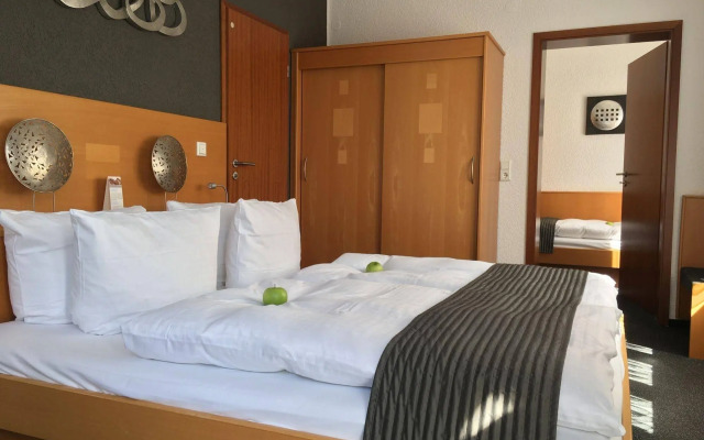 Hotel H.E.Y.M.A.N.N.