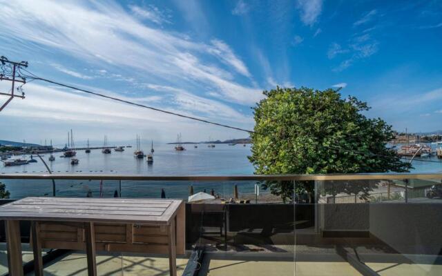 Seafront Flat With Fascinating Sea View in Bodrum
