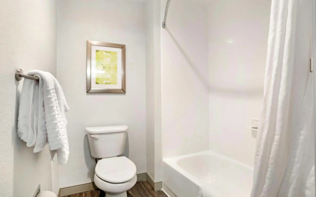Courtyard by Marriott Chicago Bloomingdale