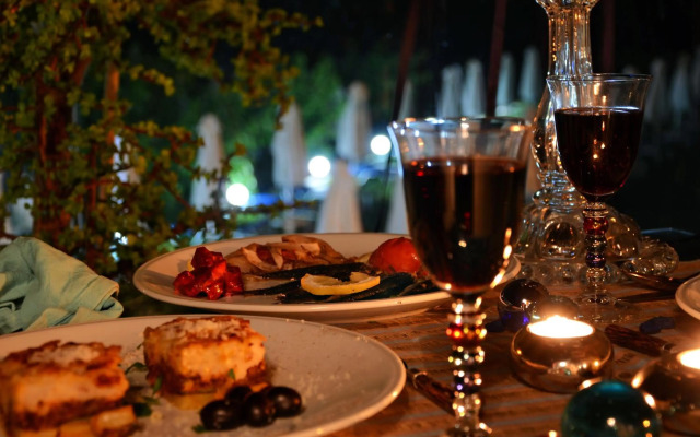 Belussi Beach Hotel & Suites