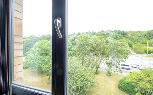 Apartment - Sleeps 4 - Parking - Workspace