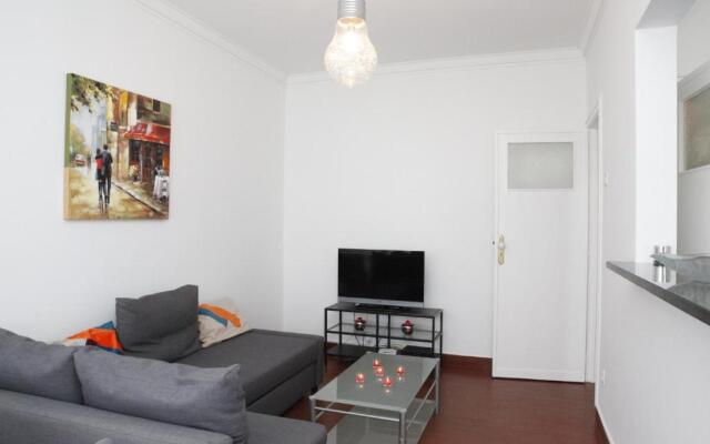 Comfortable and Central Apartment Cascais