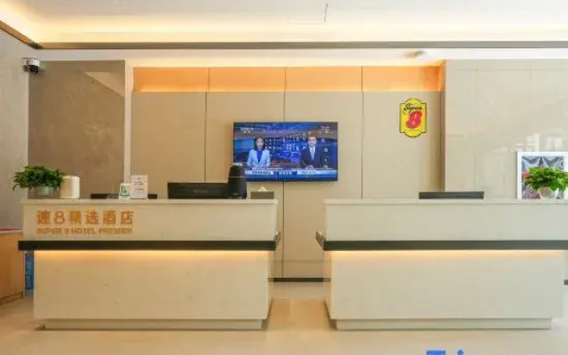 Super 8 Select Hotel