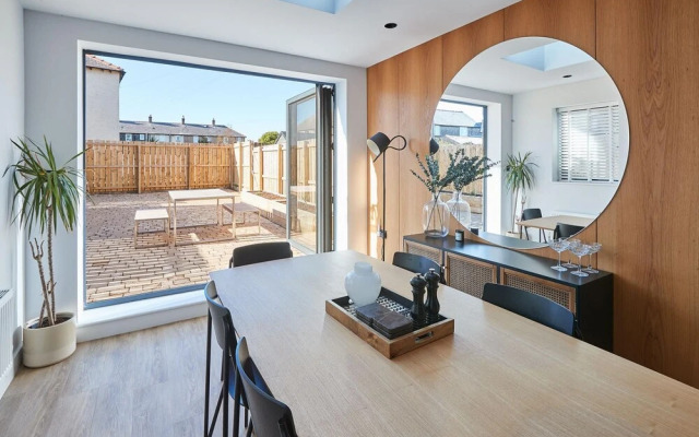 Host Stay Taylor Street