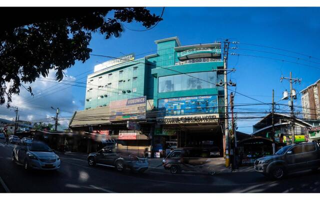 Crowne Garden Hotel