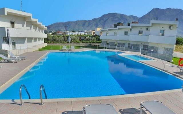 Reina Apartments