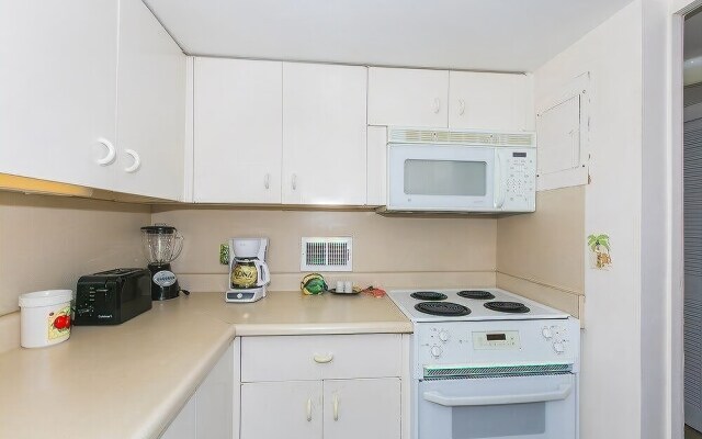 Fully Furnished Ilikai Tower 525 Condo With Free Wifi, Near Best Waikiki Beaches! by RedAwning