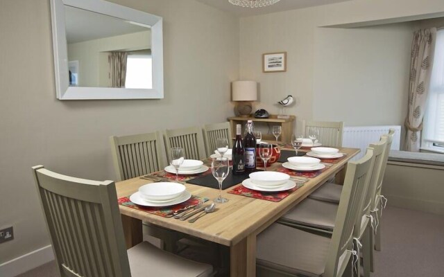 2 Hamstone Court