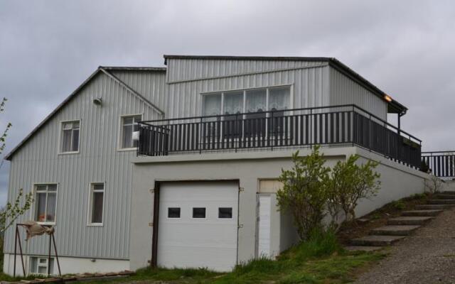 Raufarnes Holiday Home