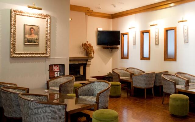 Hotel Rainha D. Amelia, Arts & Leisure