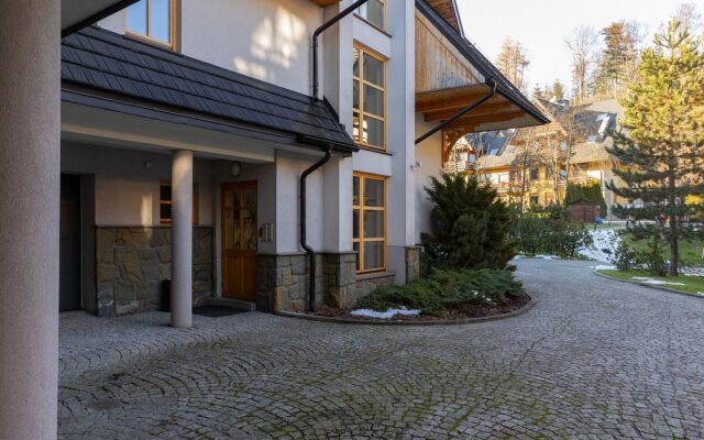 Zakopane Ski Apartment near Polana Szymoszkowa by Renters