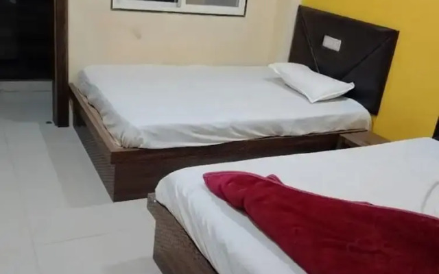Goroomgo Priyanshi Palace Ujjain