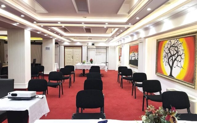 Hotel Theranda