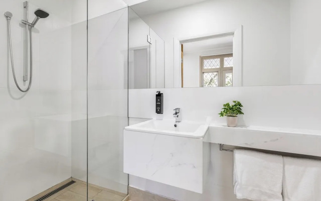 Simpson Street Apartments by Urban Rest