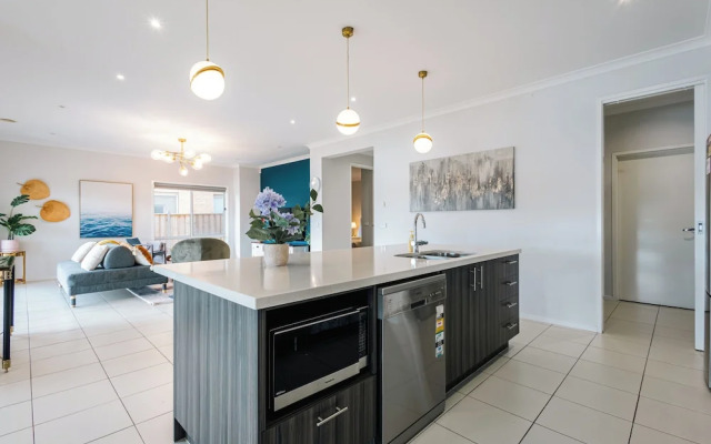Luxury Waterfront Grand Villa in Melbourne