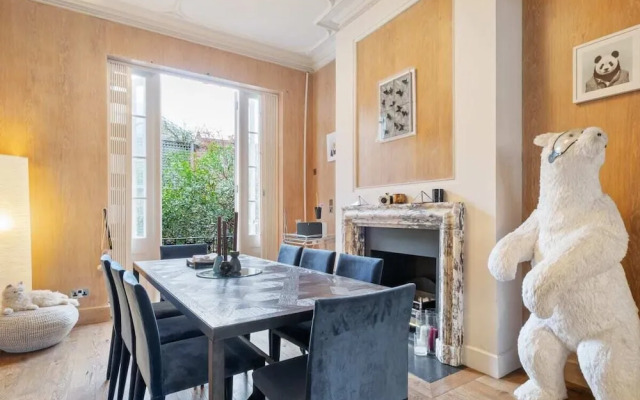 Spacious Designer 2 Bedroom Maisonette With Garden in Chelsea, London