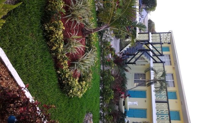 Martinique Motor Lodge