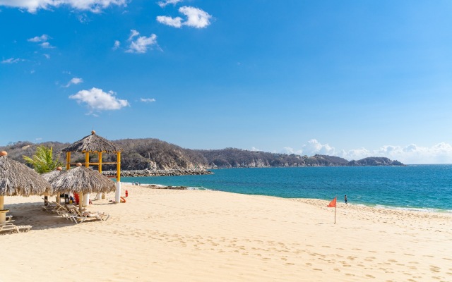 Hotel Castillo Huatulco & Beach Club