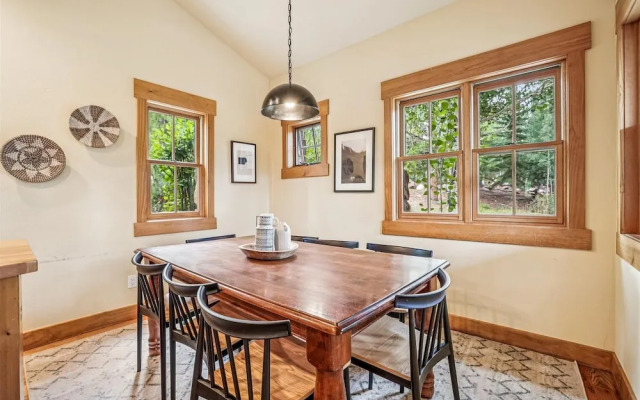 Little Bear Lodge 4 Bedroom Home