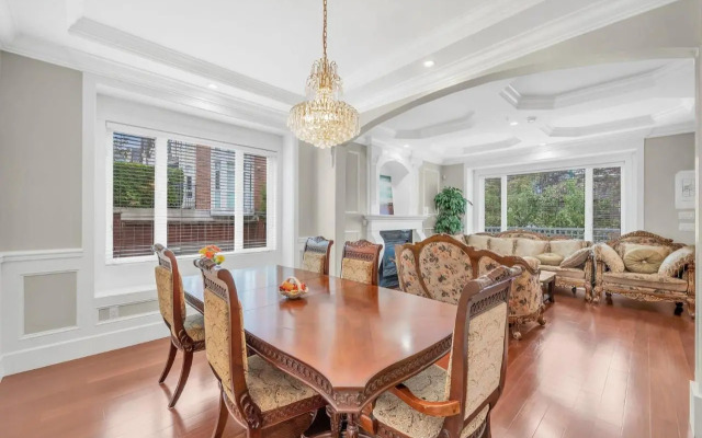 Oakridge Home