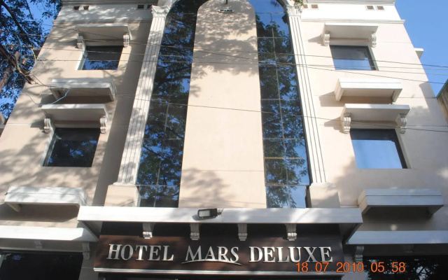 Deluxe Hotel
