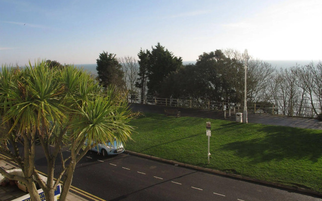 OYO The Southcliff Hotel