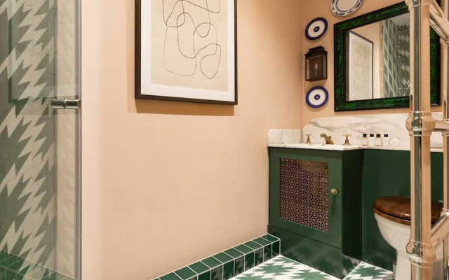 Porchester Square VI by Onefinestay