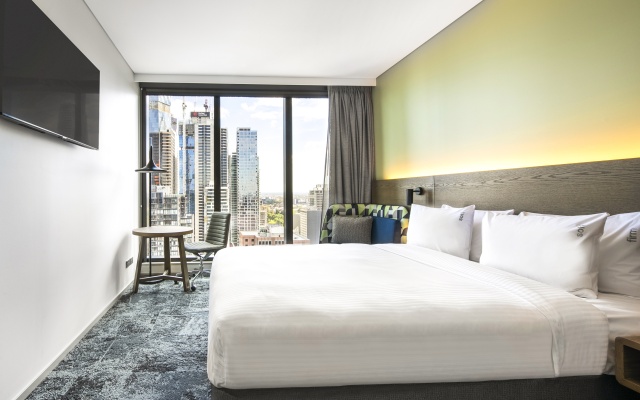 Holiday Inn Express Melbourne Little Collins by IHG – Guest Rooms – Melbourne