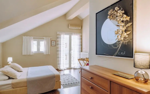 Lithostroto Suites