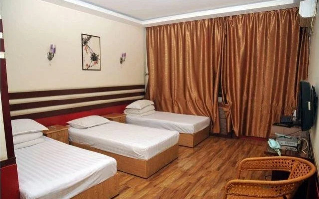 Yinong Business Hotel