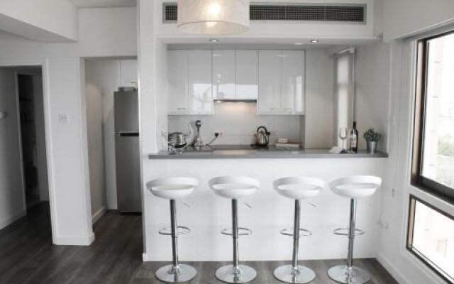 Lazuli Beachfront Apartment 254