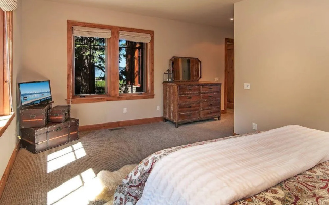 West Lake Serenity 180 Degree Lake Views