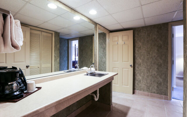 Meadowbrook Inn