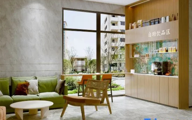 Ya Hotel (Haikou Riyue Square Duty Free Shop)