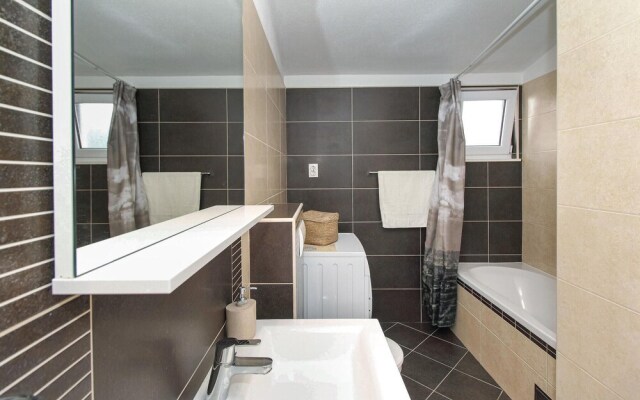 Beautiful Home in Pano With Wifi and 5 Bedrooms