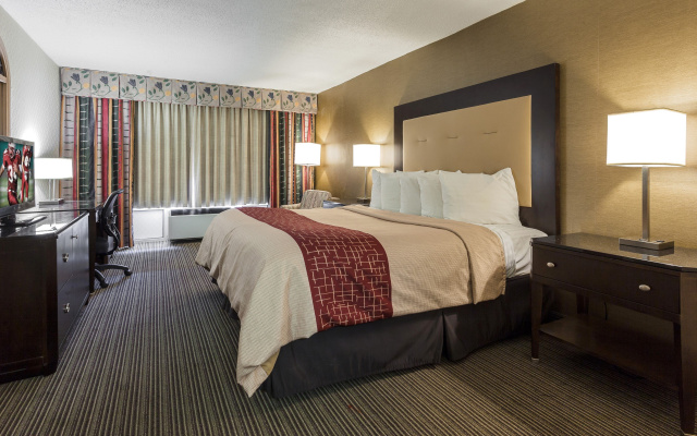 Red Roof Inn & Suites DeKalb