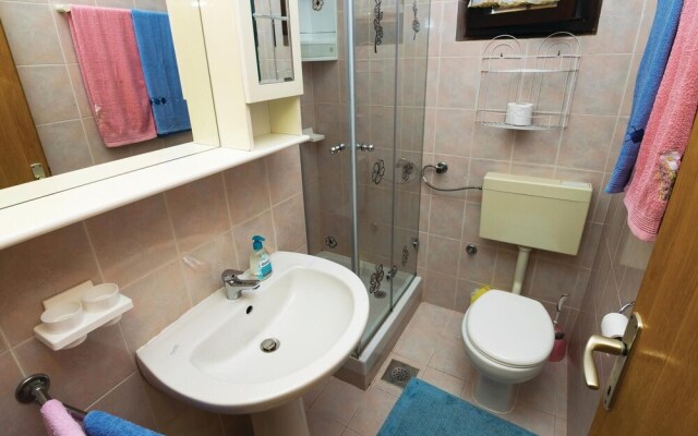 Stunning Apartment in Lukovo Sugarje With 3 Bedrooms, Wifi and Outdoor Swimming Pool