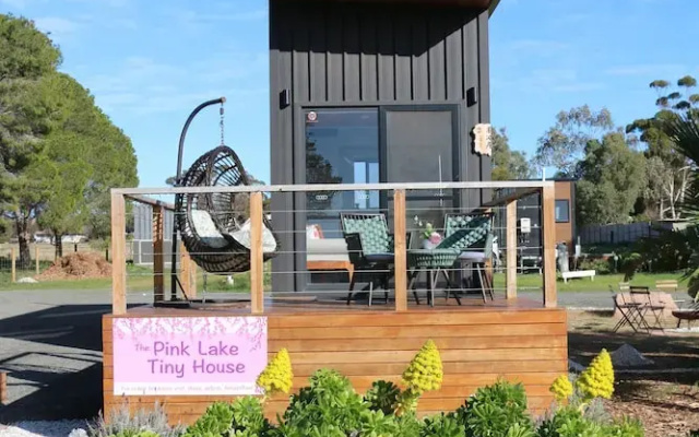 The Pink Lake Tiny House - 'sakura'