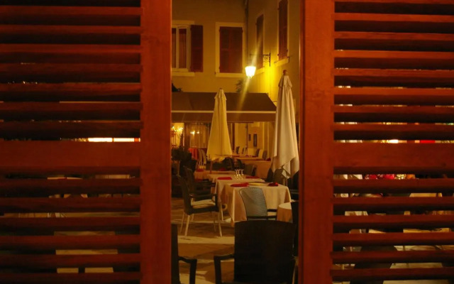 Logis Hotel Le Cheval Noir