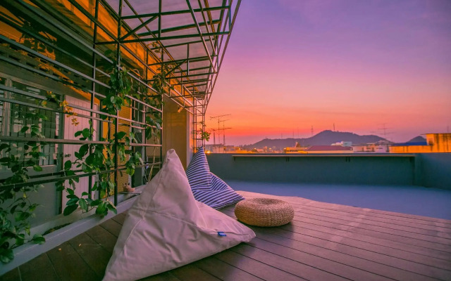 Chedi View Hostel & Rooftop Bar