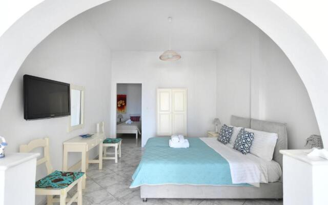 White Rooms Paros